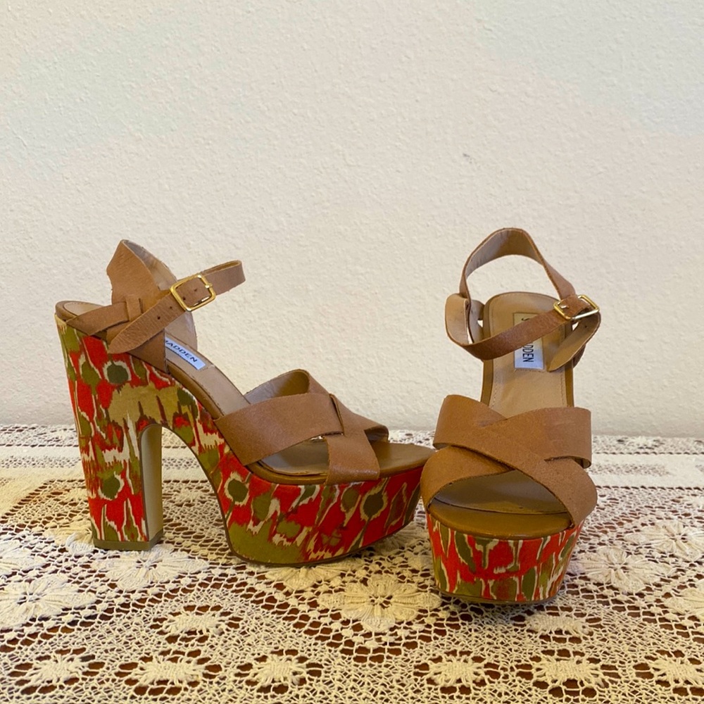 STEVE MADDEN P-Kia Retro 70’s Platform Sandals